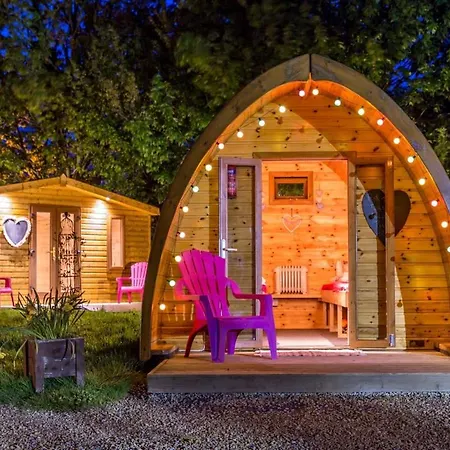 Podumna Glamping Village אוהל מפואר