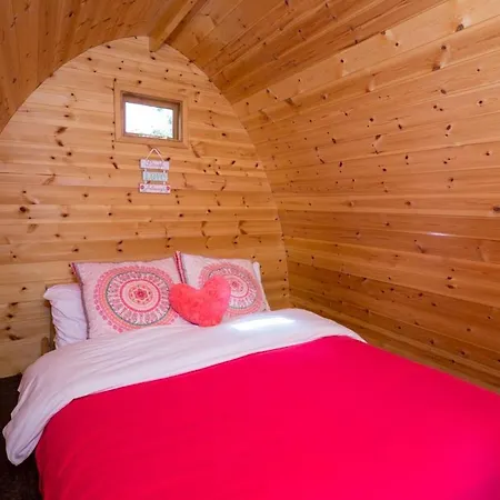 Podumna Glamping Village אוהל מפואר