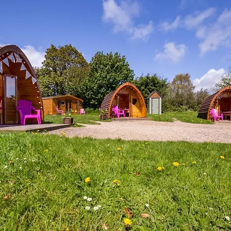 אוהל מפואר Podumna Glamping Village