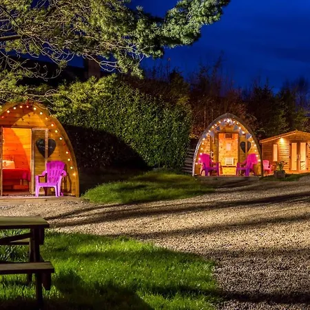 אוהל מפואר Podumna Glamping Village